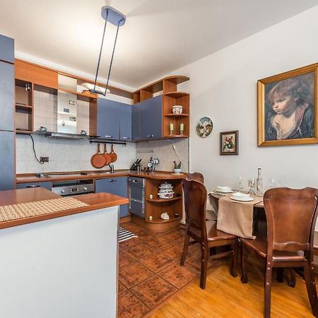Vintage And Warm 2Br Apartament In Tirana Exteriör bild