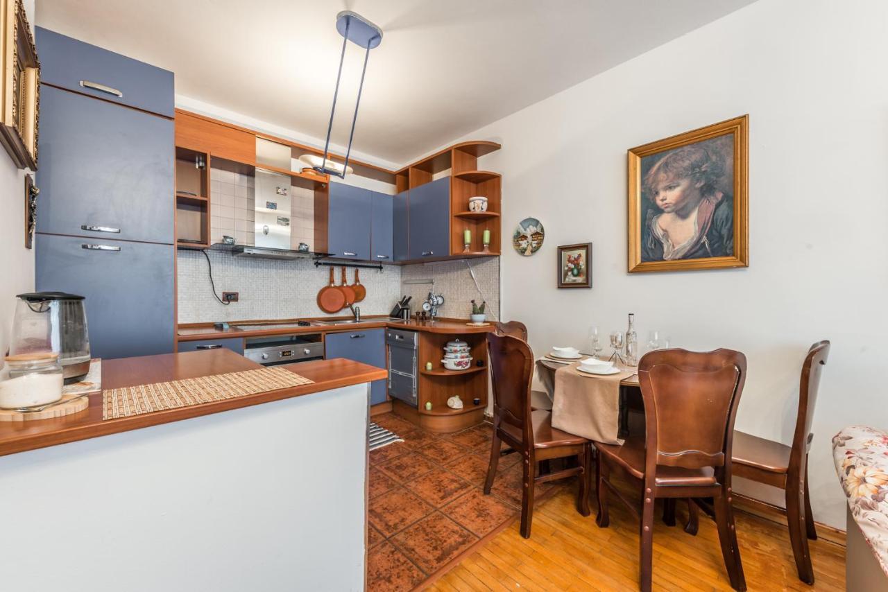 Vintage And Warm 2Br Apartament In Tirana Exteriör bild