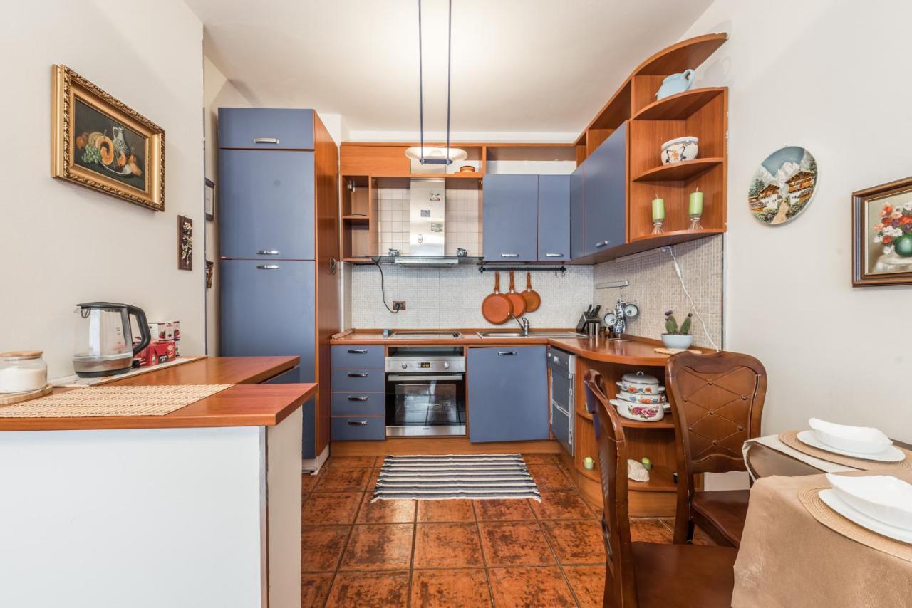 Vintage And Warm 2Br Apartament In Tirana Exteriör bild