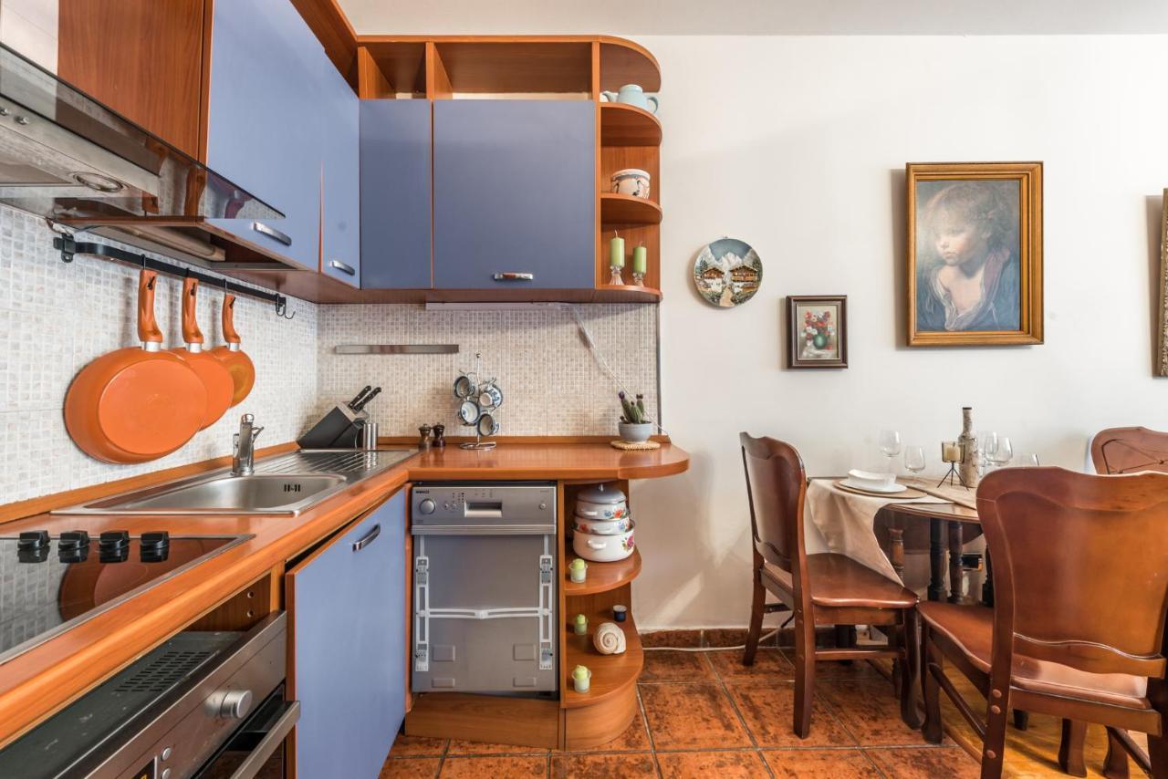 Vintage And Warm 2Br Apartament In Tirana Exteriör bild