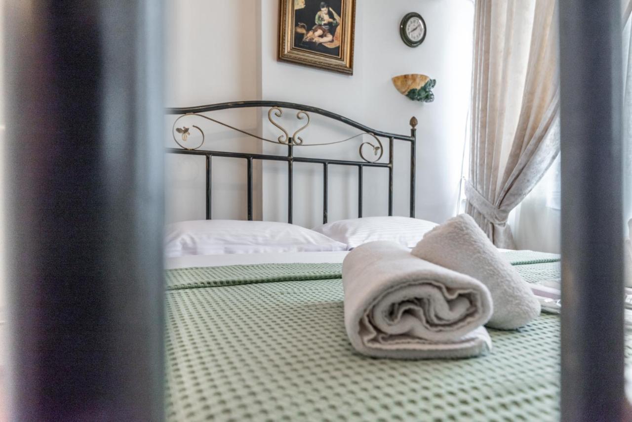 Vintage And Warm 2Br Apartament In Tirana Exteriör bild