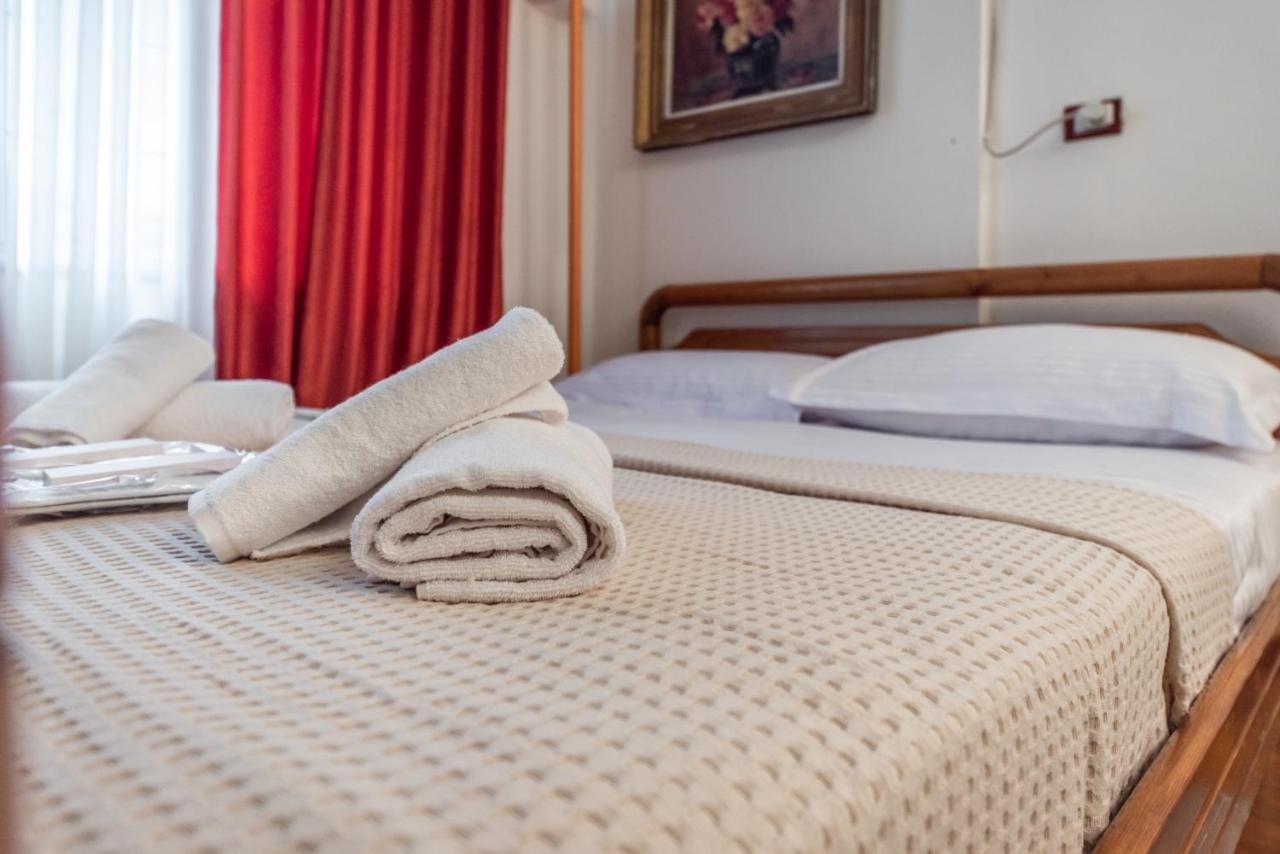Vintage And Warm 2Br Apartament In Tirana Exteriör bild