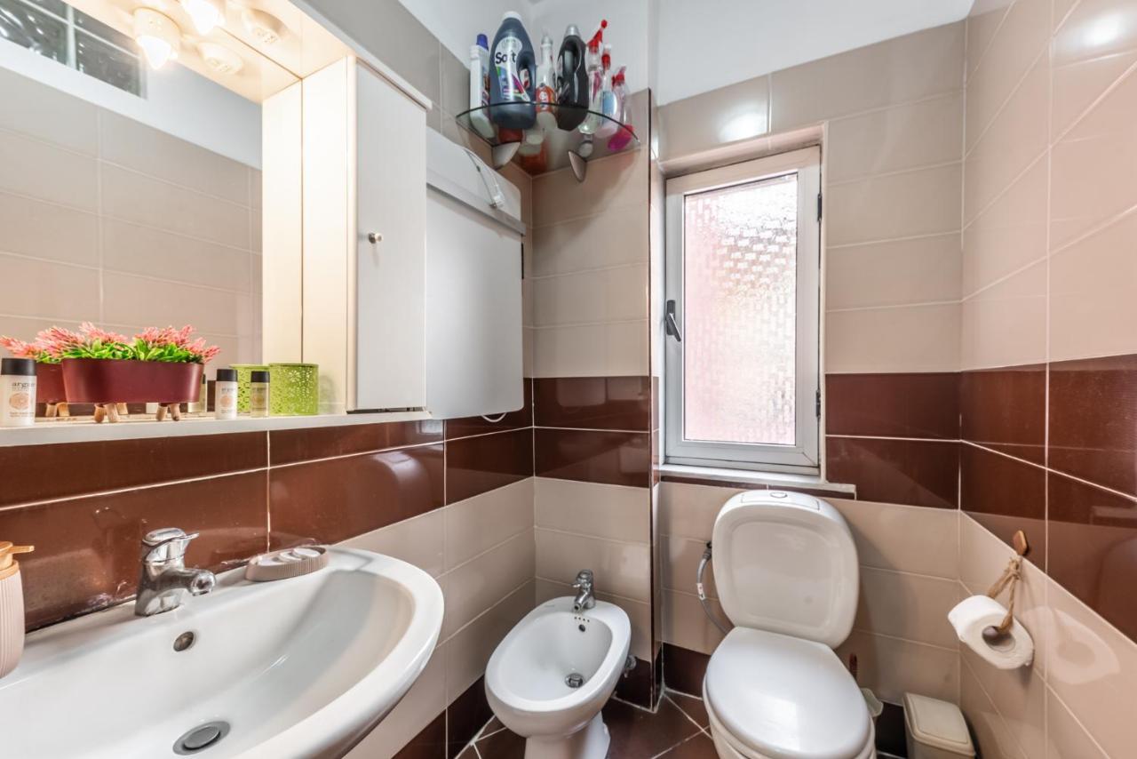 Vintage And Warm 2Br Apartament In Tirana Exteriör bild