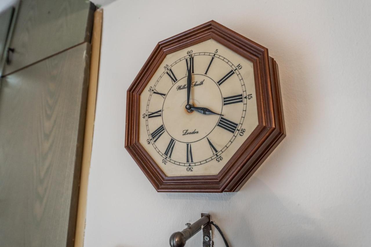 Vintage And Warm 2Br Apartament In Tirana Exteriör bild