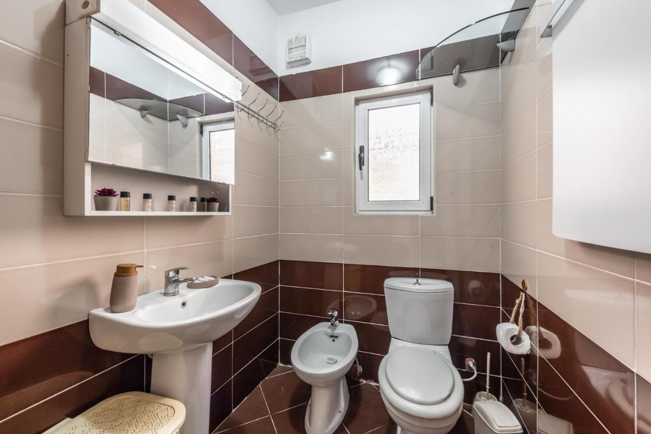 Vintage And Warm 2Br Apartament In Tirana Exteriör bild