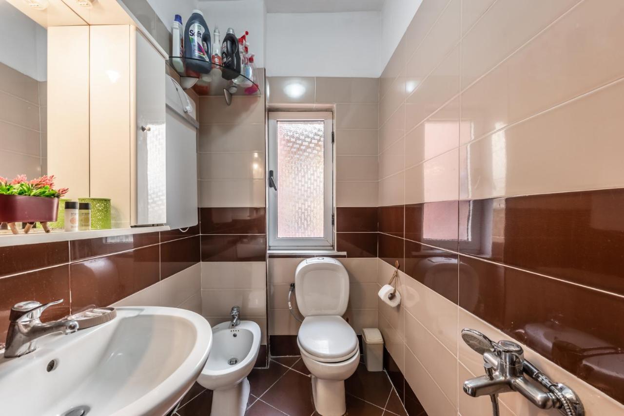 Vintage And Warm 2Br Apartament In Tirana Exteriör bild